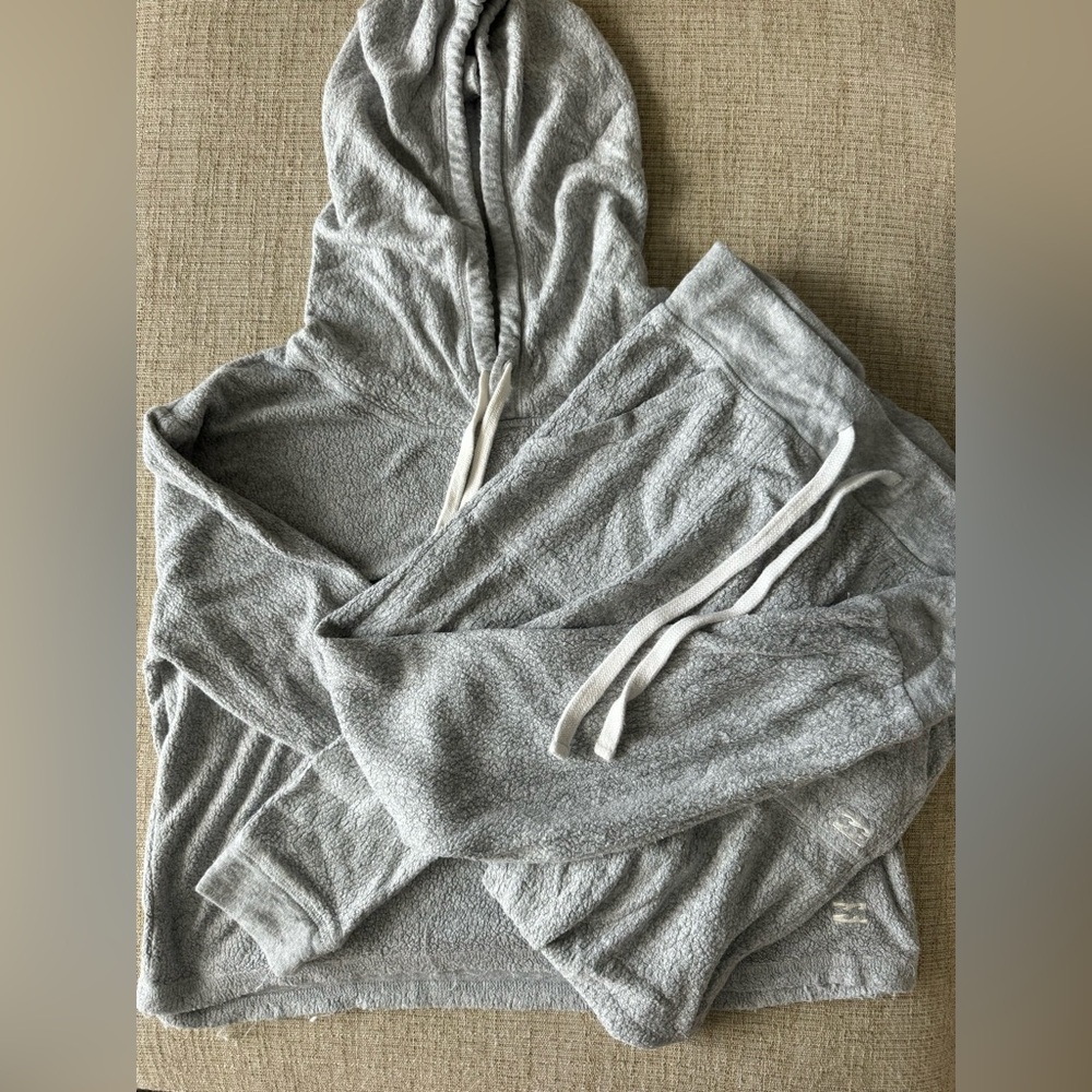 Billabong sweat set